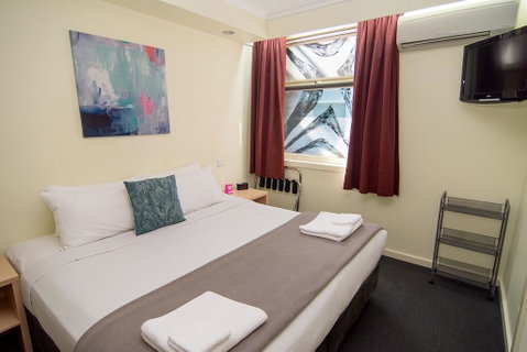 Miami Hotel Melbourne - Tourism Gold Coast 1