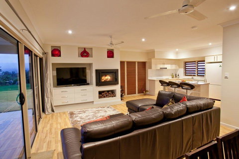 MilaViews - Tourism Gold Coast 3