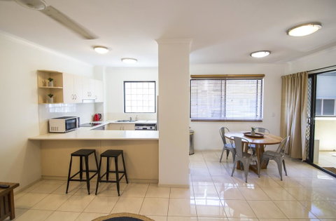 Minnie St 2 Bedroom / 2 Bathroom Apartment - Tourism Gold Coast 2