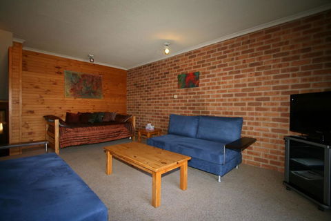 Misty Gables 2/24 Townsend Street - Tourism Gold Coast 0