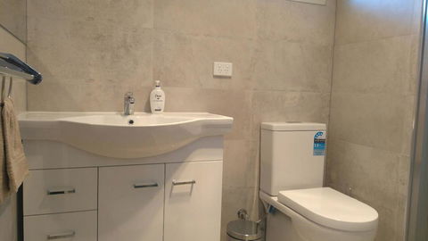Modern 4-Bedroom House Near Singleton CBD Hunter Valley - Tourism Gold Coast 1