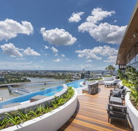 Modern Apartment in South Brisbane Infinity Pool - Tourism Gold Coast
