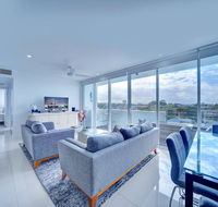 Modern Contemporary Southport Apartment - Tourism Gold Coast