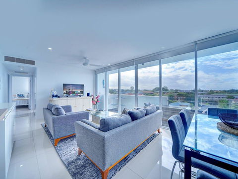 Modern Contemporary Southport Apartment - Tourism Gold Coast 0