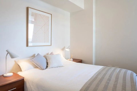 Modern Harbourside Apartment With A View - Tourism Gold Coast 3