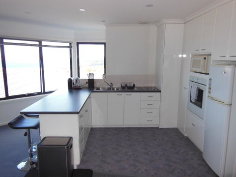 Modern Hobart Apartment With Stunning Views - Tourism Gold Coast 2