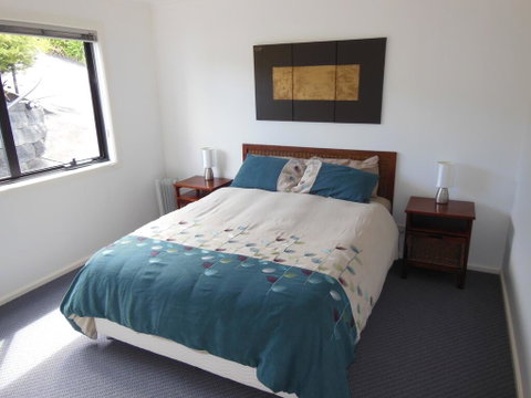 Modern Hobart Apartment With Stunning Views - Tourism Gold Coast 1