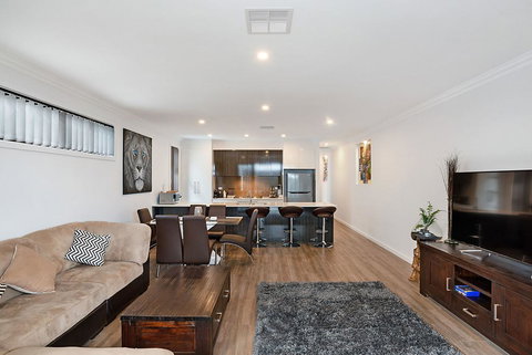 Modern Luxury At Christies Beach - Tourism Gold Coast 3