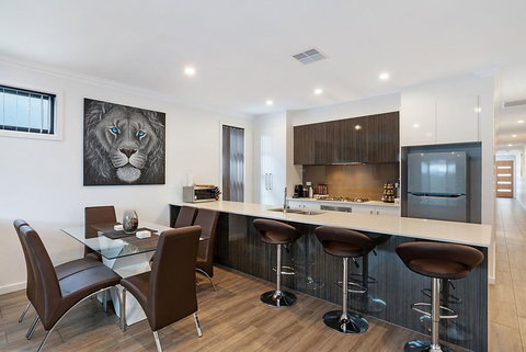 Modern Luxury At Christies Beach - Tourism Gold Coast 1