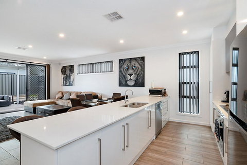 Modern Luxury At Christies Beach - Tourism Gold Coast 0