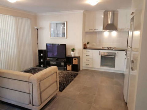 Modern Neat Convenient Apartment Close To Airport - Gold Coast 1