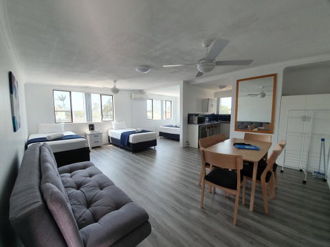 Montego Mermaid Beach Motel - Tourism Gold Coast 1