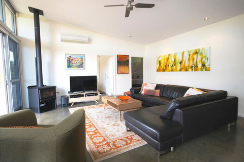 Moriarty Studio - Chic Couples Retreat - Tourism Gold Coast 3