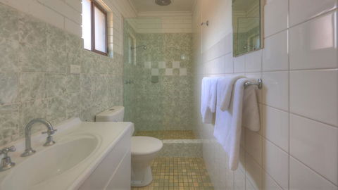 Motel Meneres - Tourism Gold Coast 3