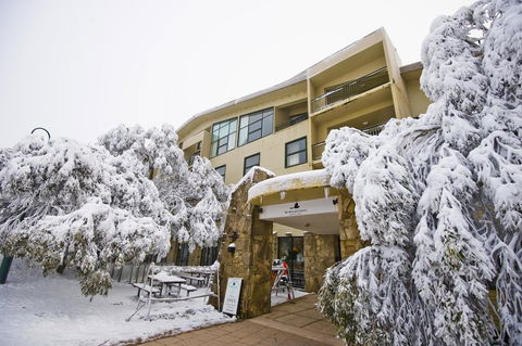 Mt Buller Chalet Hotel & Suites - Tourism Gold Coast 0