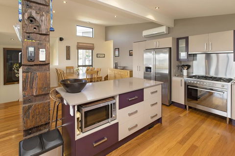 Ned Kelly's Retreat - Sophisticated Style With Modern Convenience And Magical Outlook - Tourism Gold Coast 1