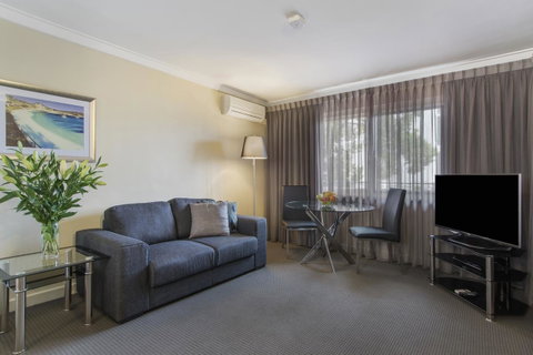 The Peninsula Riverside Serviced Apartments - Tourism Gold Coast 28