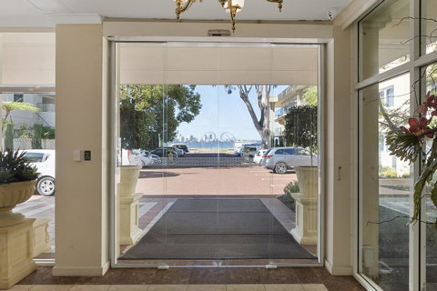 The Peninsula Riverside Serviced Apartments - Tourism Gold Coast 13