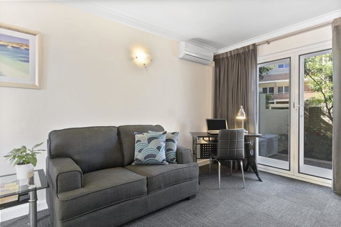 The Peninsula Riverside Serviced Apartments - Tourism Gold Coast 1