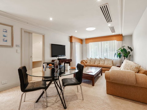 The Peninsula Riverside Serviced Apartments - Tourism Gold Coast 9