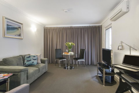 The Peninsula Riverside Serviced Apartments - Tourism Gold Coast 31