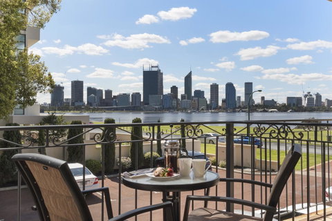 The Peninsula Riverside Serviced Apartments - Tourism Gold Coast 32