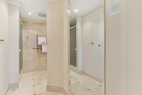 The Peninsula Riverside Serviced Apartments - Tourism Gold Coast 3