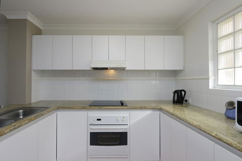 Hillarys Marina Apartment - Tourism Gold Coast 14