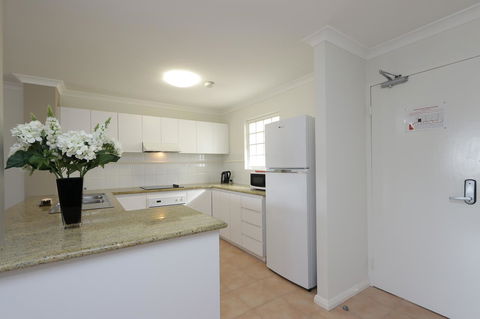 Hillarys Marina Apartment - Tourism Gold Coast 15