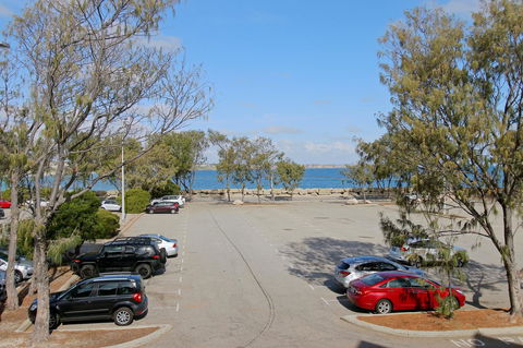 Hillarys Marina Apartment - Tourism Gold Coast 0