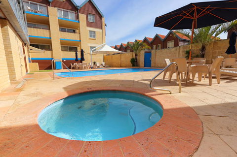 Hillarys Marina Apartment - Tourism Gold Coast 34