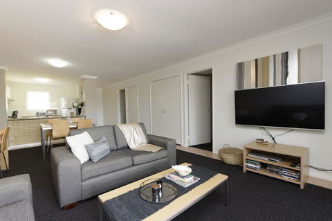 Hillarys Marina Apartment - Tourism Gold Coast 4