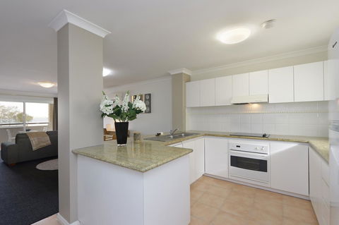 Hillarys Marina Apartment - Tourism Gold Coast 16