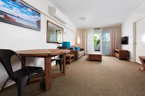 Broadwater Resort Como - Tourism Gold Coast 11