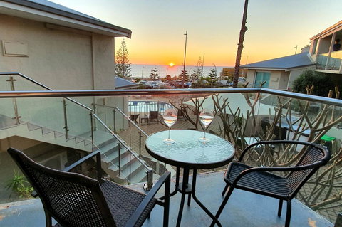 Scarborough Beach Front Resort - Shell Ten - Tourism Gold Coast 7