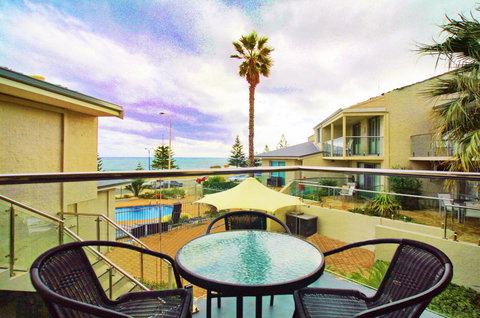 Scarborough Beach Front Resort - Shell Ten - Tourism Gold Coast 11