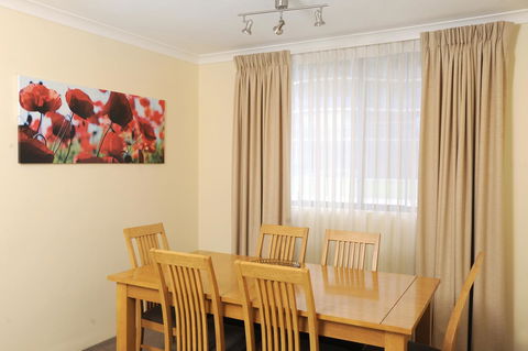 Lodestar Waterside Apartments - Tourism Gold Coast 32