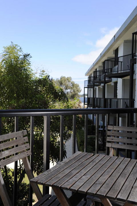 Lodestar Waterside Apartments - Tourism Gold Coast 24