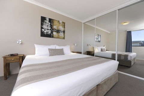 Lodestar Waterside Apartments - Tourism Gold Coast 29