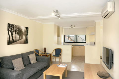 Lodestar Waterside Apartments - Tourism Gold Coast 31