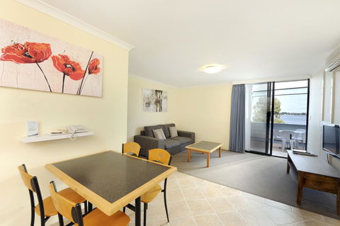 Lodestar Waterside Apartments - Tourism Gold Coast 21