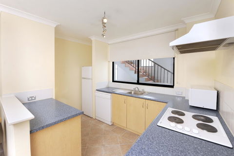 Lodestar Waterside Apartments - Tourism Gold Coast 23