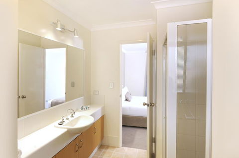 Lodestar Waterside Apartments - Tourism Gold Coast 10