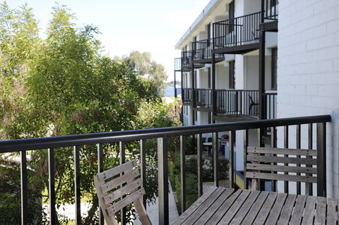 Lodestar Waterside Apartments - Tourism Gold Coast 36