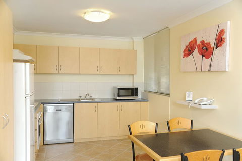 Lodestar Waterside Apartments - Tourism Gold Coast 9