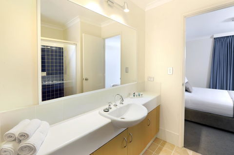 Lodestar Waterside Apartments - Tourism Gold Coast 16