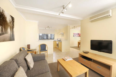 Lodestar Waterside Apartments - Tourism Gold Coast 26