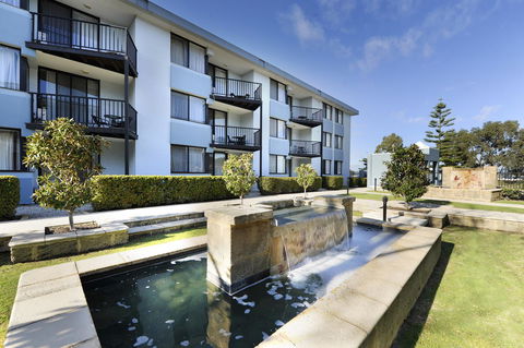 Lodestar Waterside Apartments - Tourism Gold Coast 2