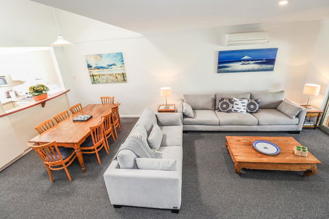 Bayshore Beachside Resort - Tourism Gold Coast 42