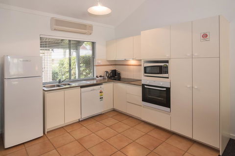 Bayshore Beachside Resort - Tourism Gold Coast 22